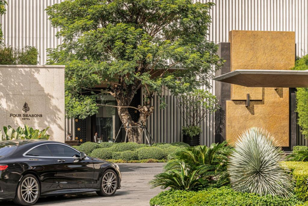 曼谷湄南河四季酒店 background