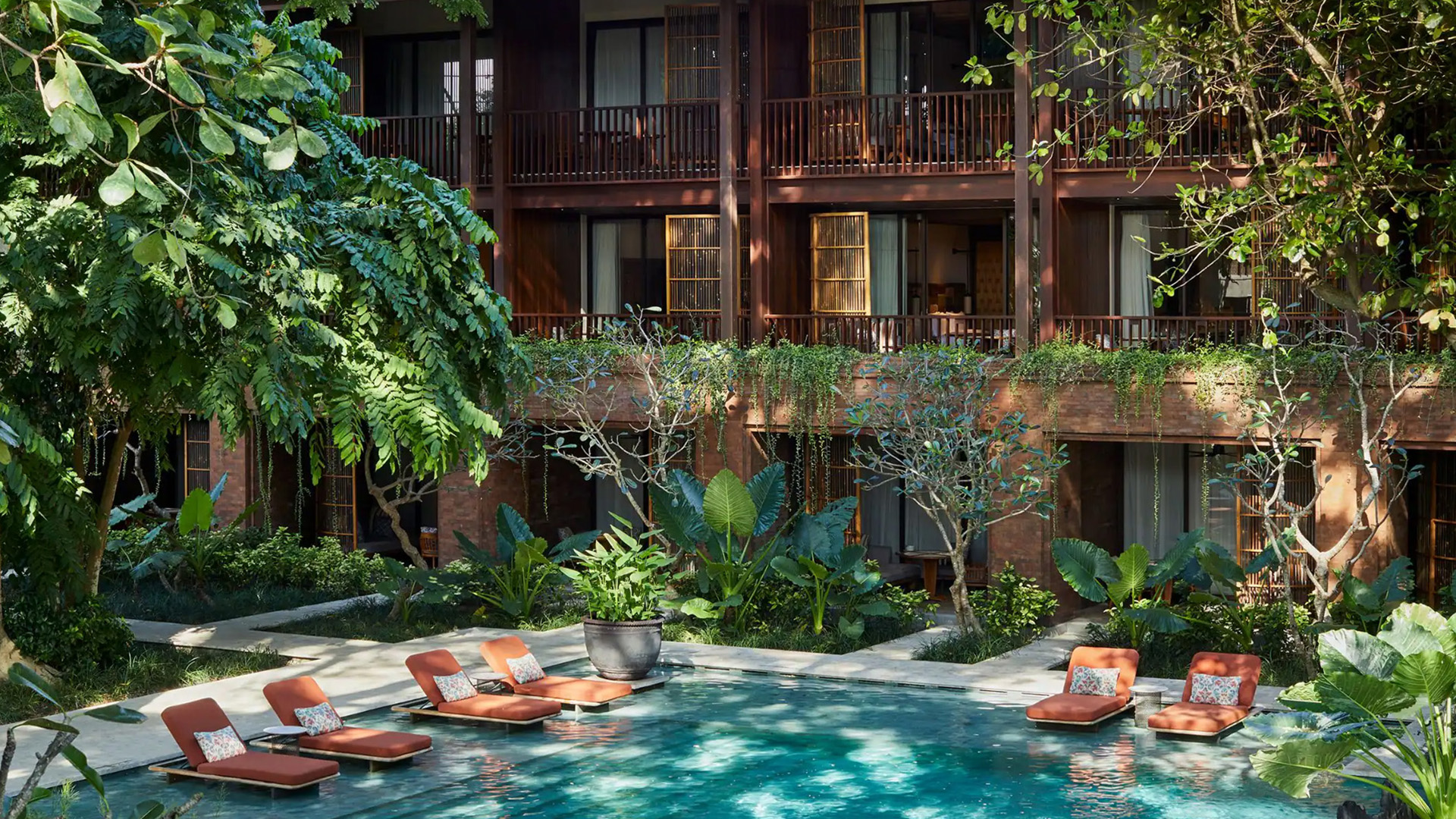 安达仕 background