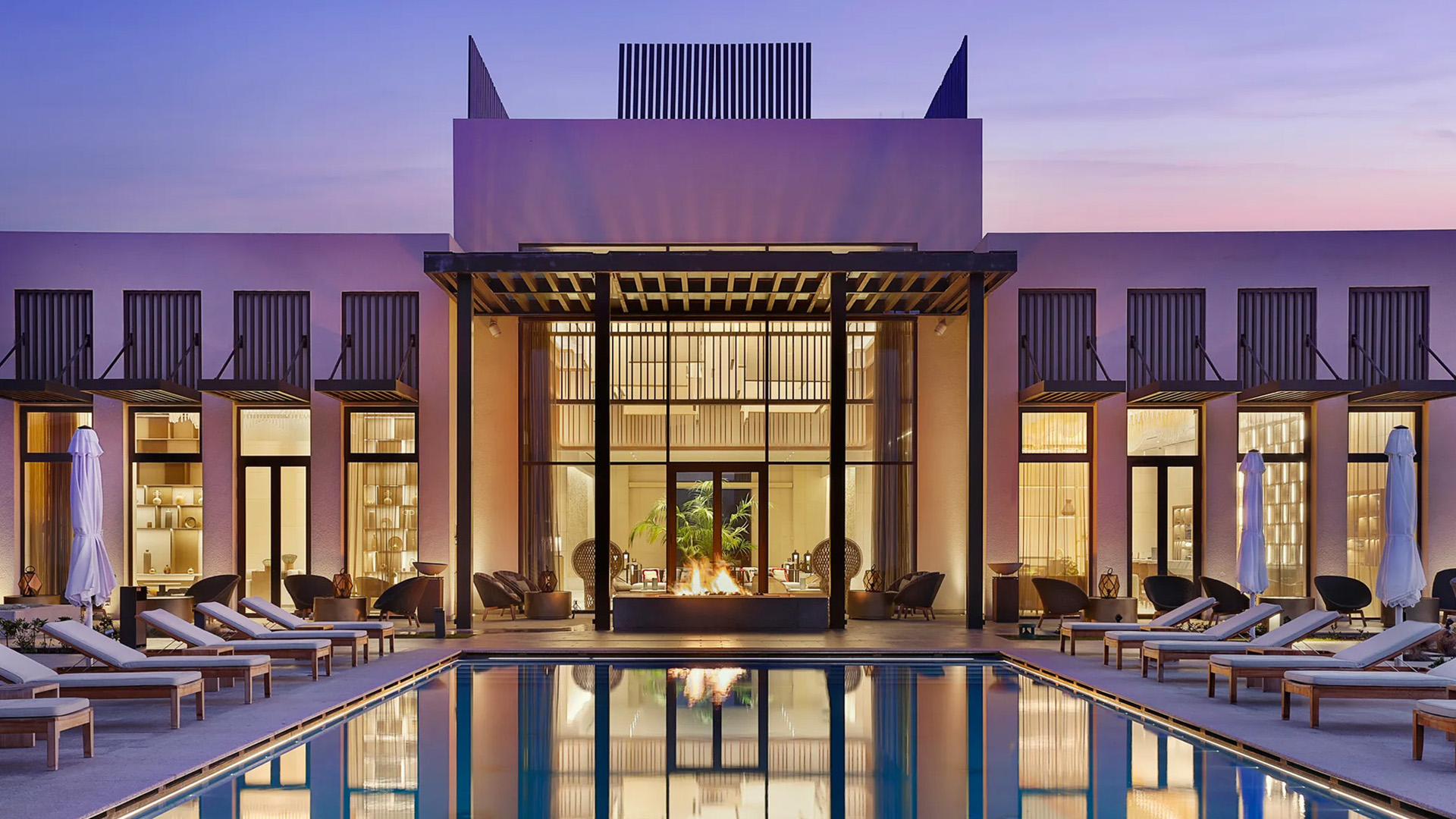 康莱德 background