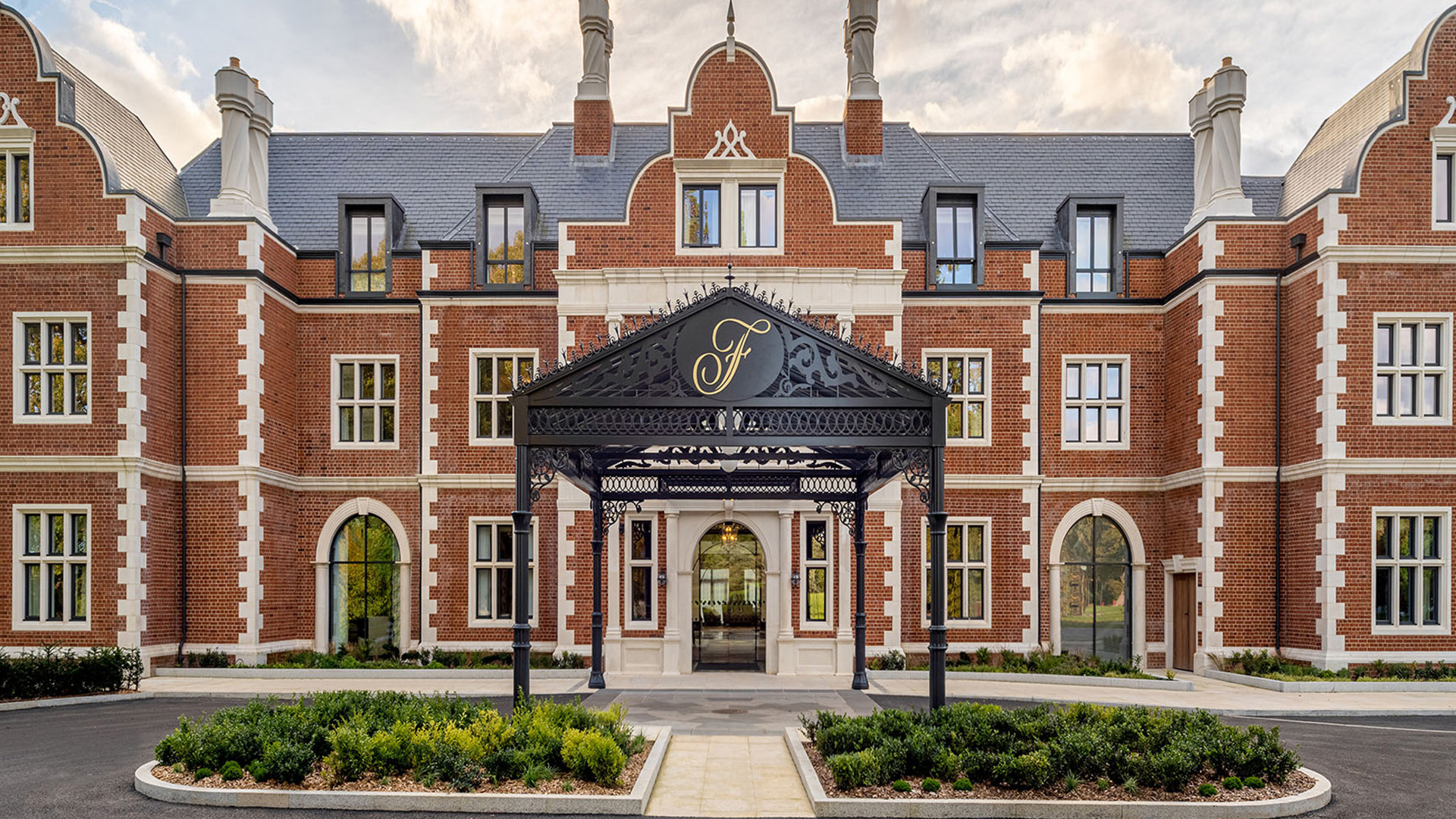 费尔蒙 background