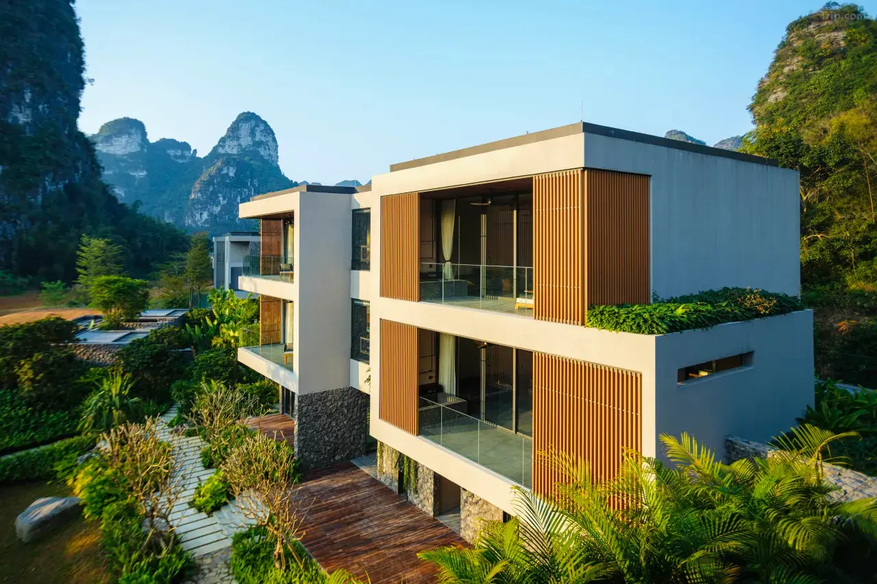 广西崇左秘境丽世度假村 background