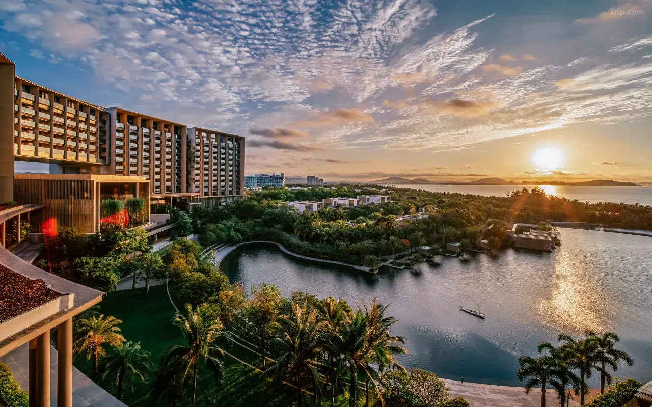 三亚艾迪逊酒店 background