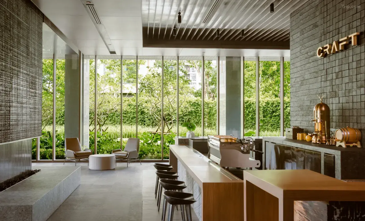 曼谷金普顿枚兰酒店 background