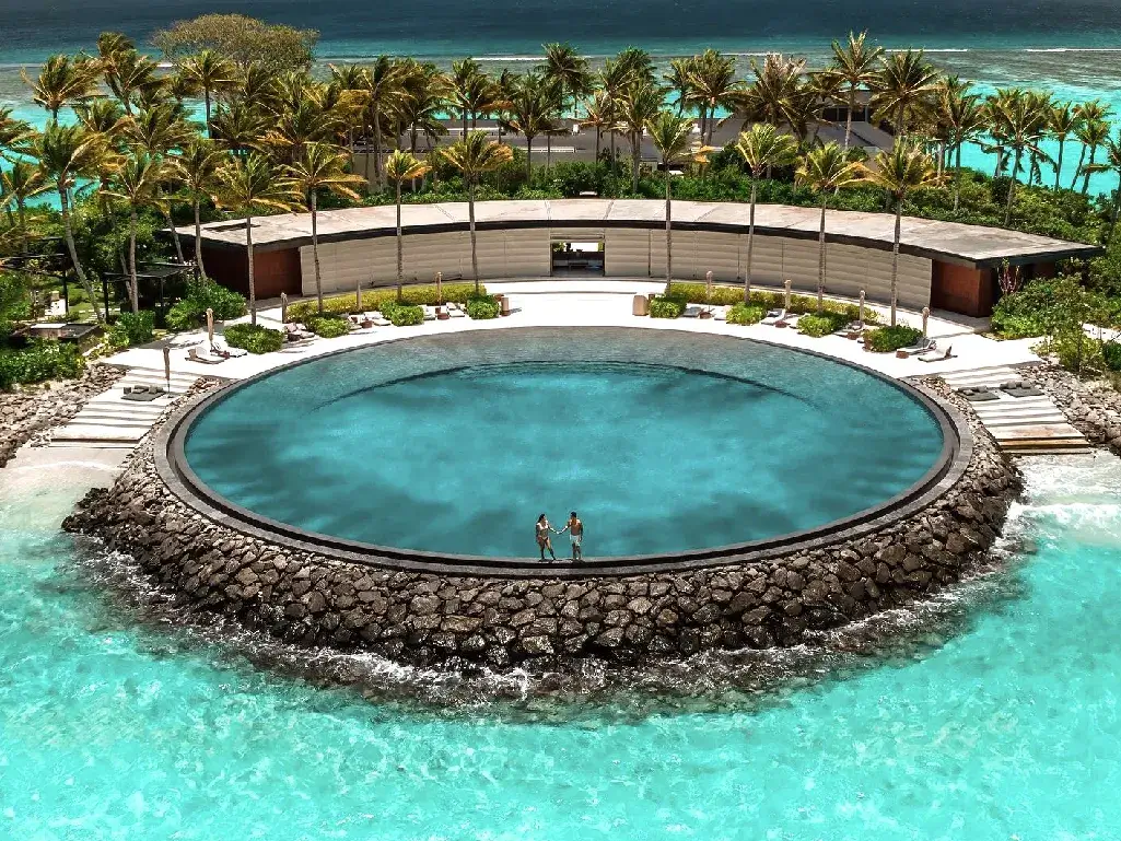 马尔代夫法里群岛丽思卡尔顿酒店 background