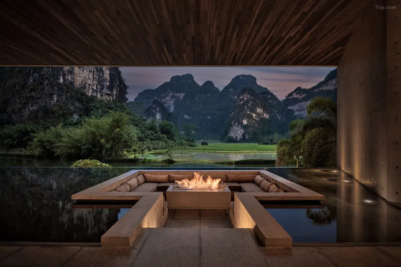 广西崇左秘境丽世度假村 background