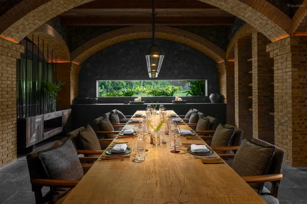 广西崇左秘境丽世度假村 background