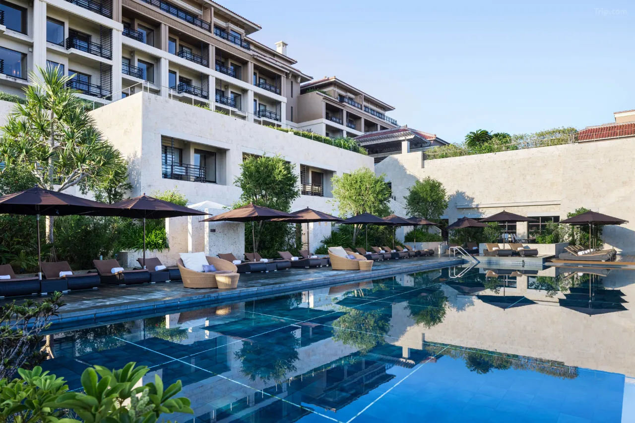 冲绳丽思卡尔顿酒店 background