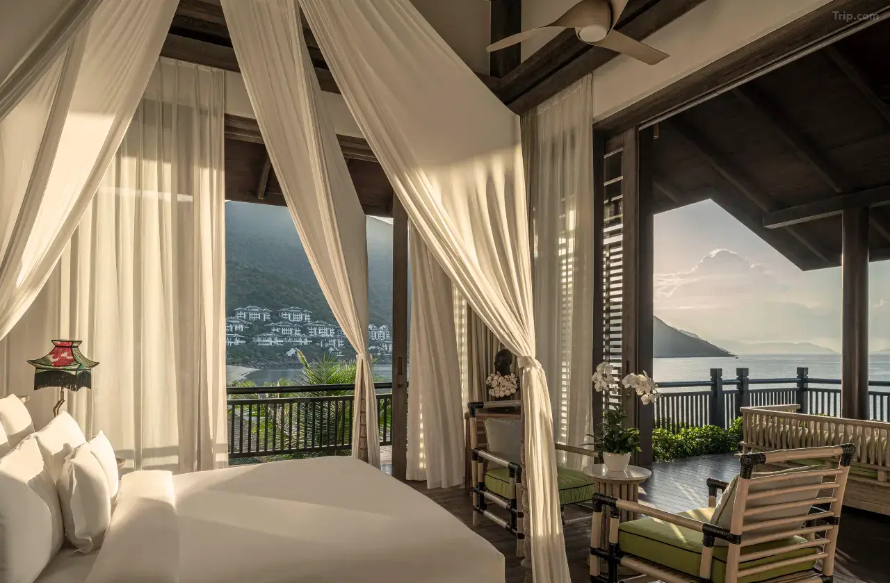 岘港太阳半岛度假村洲际酒店 background