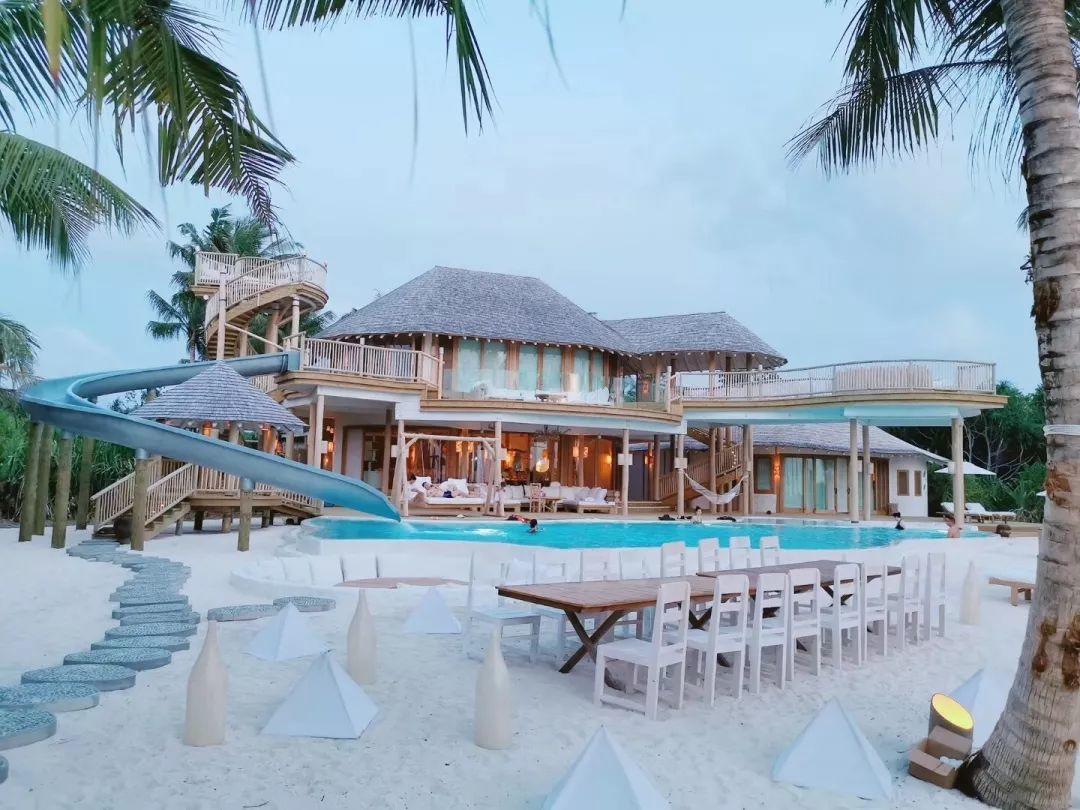 索尼娃贾尼酒店 background