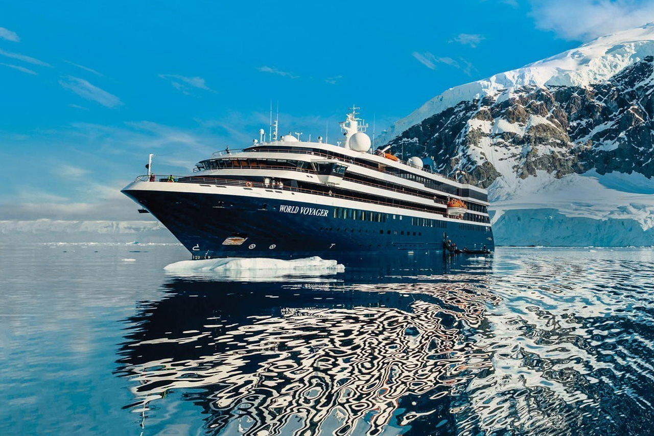 世界航行者号穿越冰海