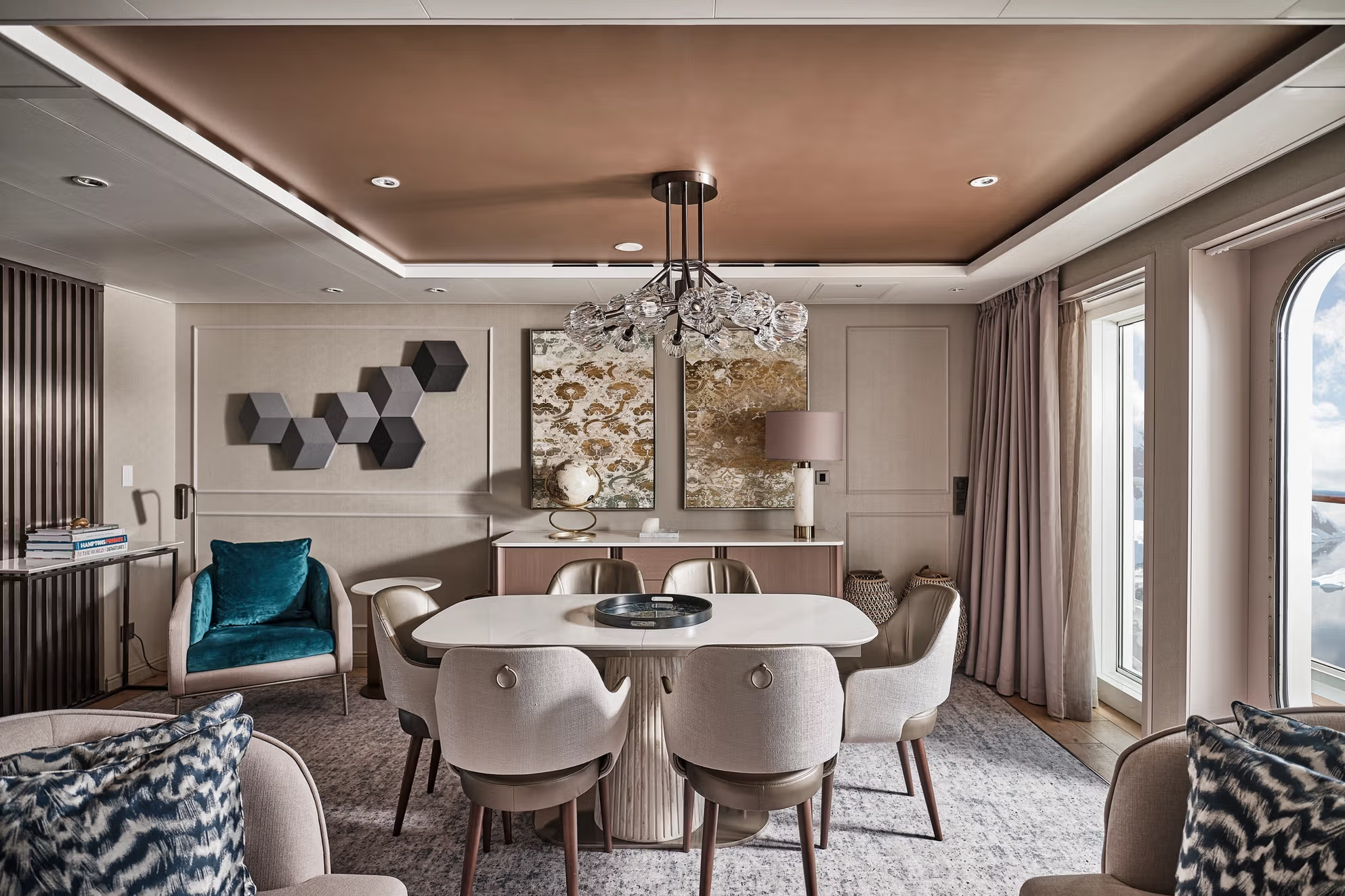 Silver Endeavour Owner's Suite-01