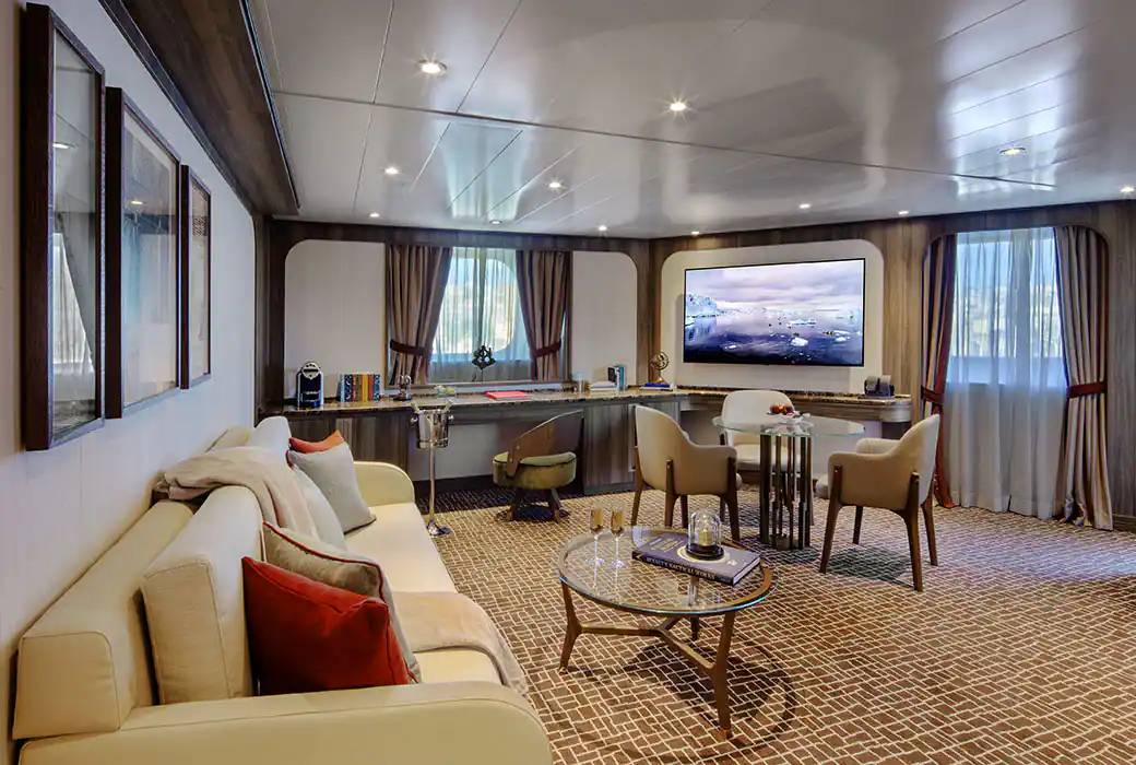 1 Seabourn Venture-Owner's Suite And Above002